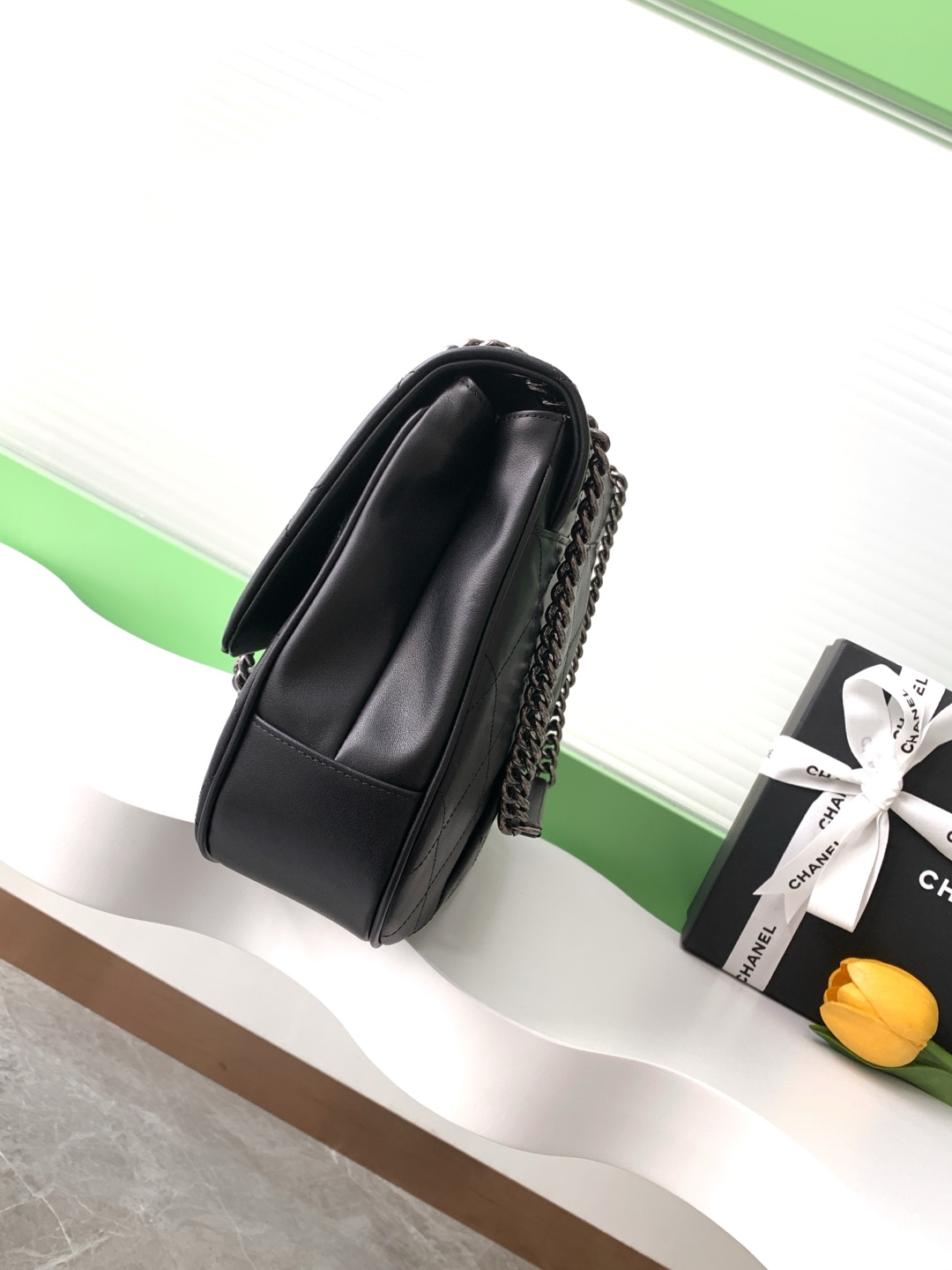 [TOP] CHANEL Flap Bag Leather 26x35x7.5cm - Black