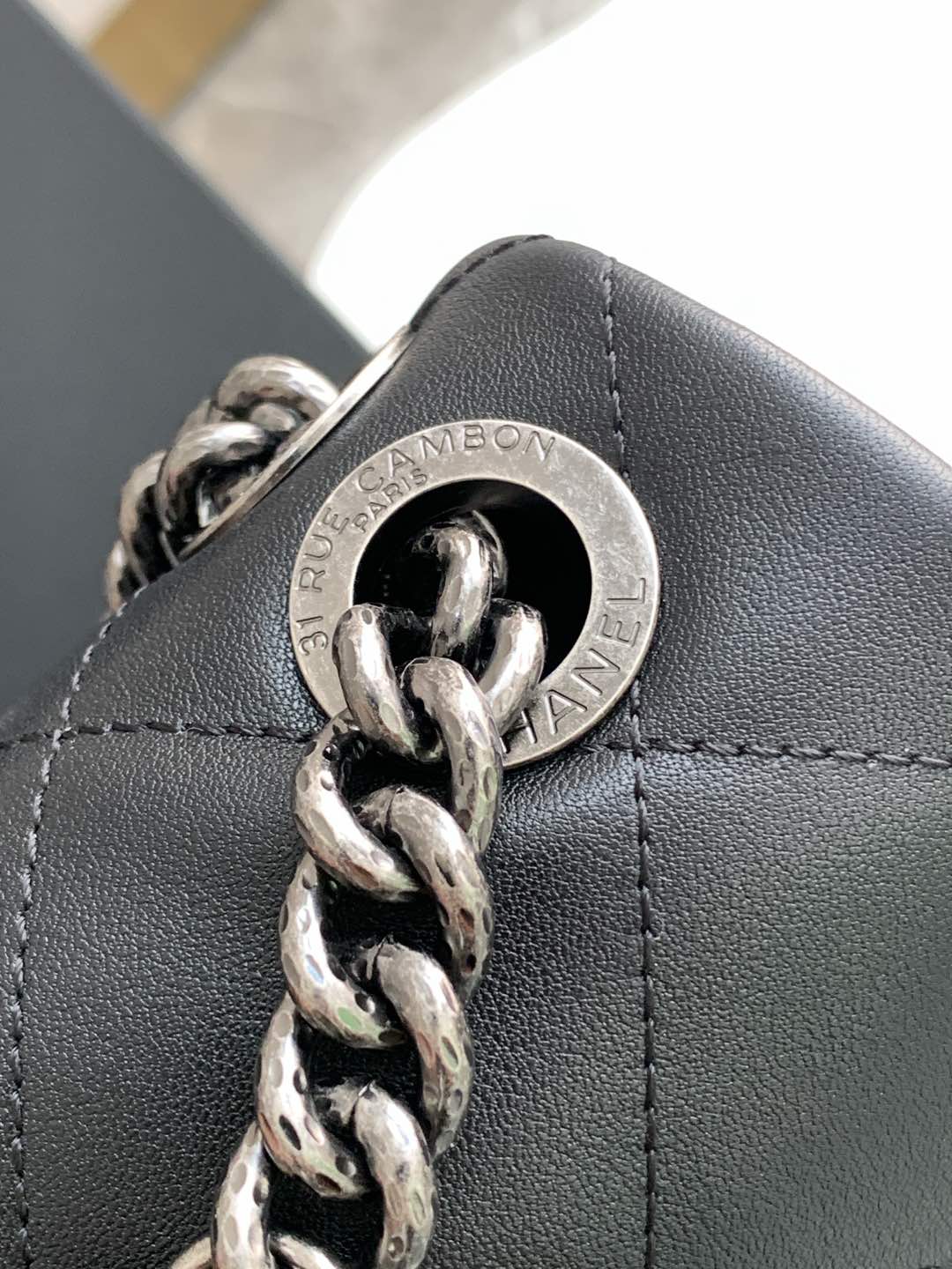 [TOP] CHANEL Flap Bag Leather 26x35x7.5cm - Black