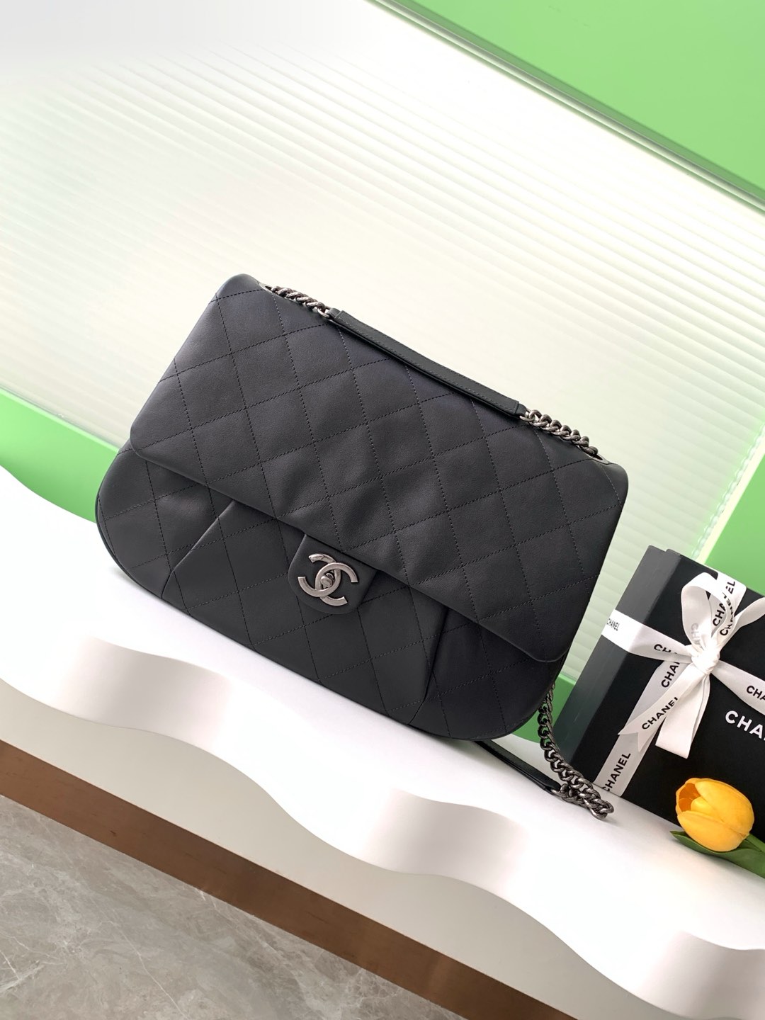 [TOP] CHANEL Flap Bag Leather 26x35x7.5cm - Black