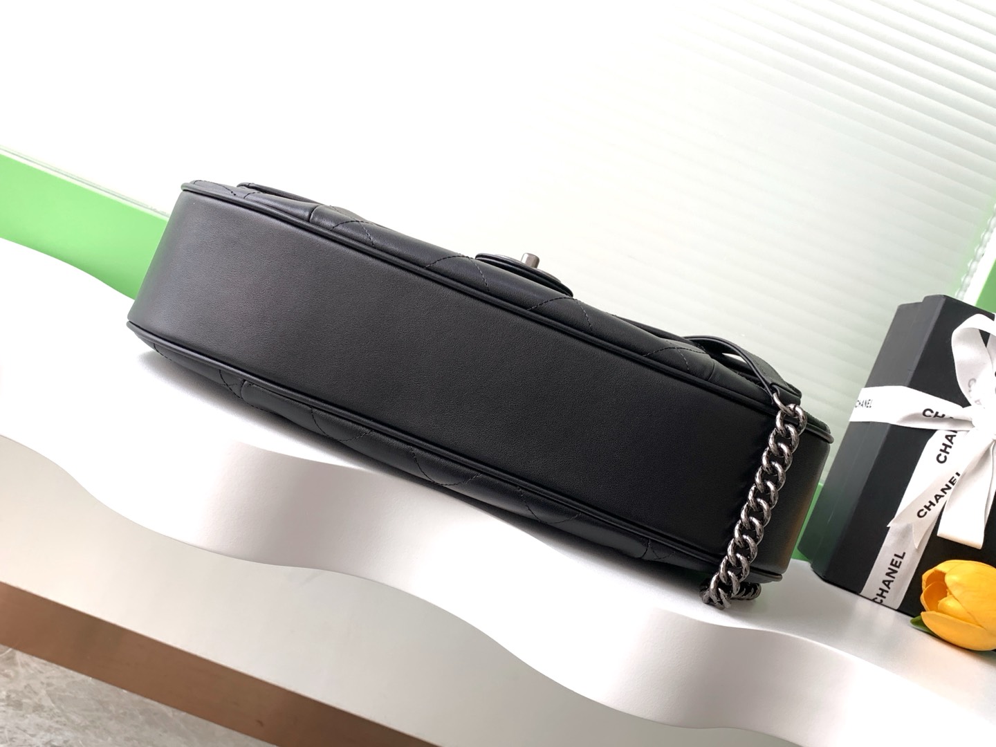 [TOP] CHANEL Flap Bag Leather 26x35x7.5cm - Black