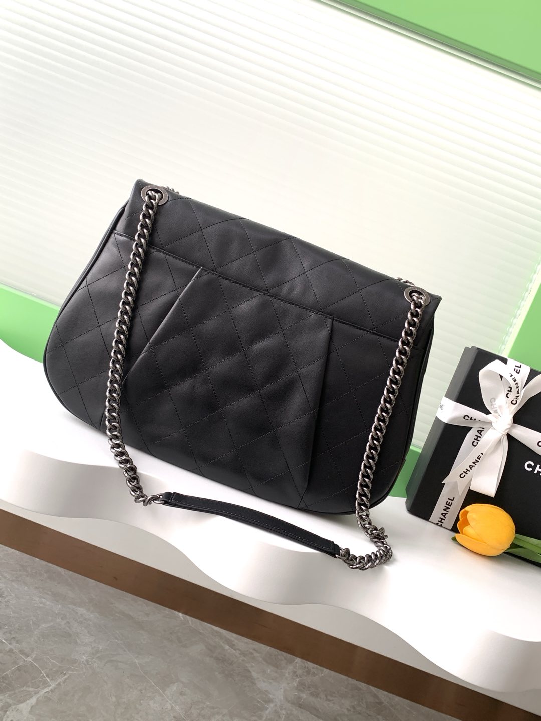 [TOP] CHANEL Flap Bag Leather 26x35x7.5cm - Black