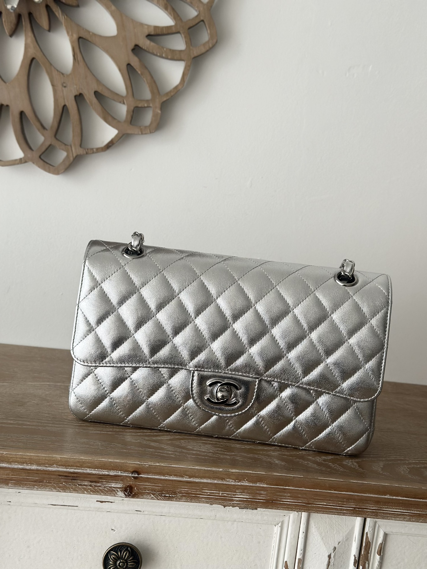 [TOP] CHANEL Classic Flap Bag Lambskin Medium 25cm – Silver