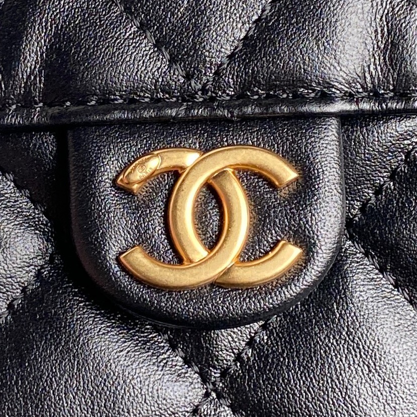 [TOP] CHANEL Hobo Shopping Bag Calfskin 26x30x14cm - Black