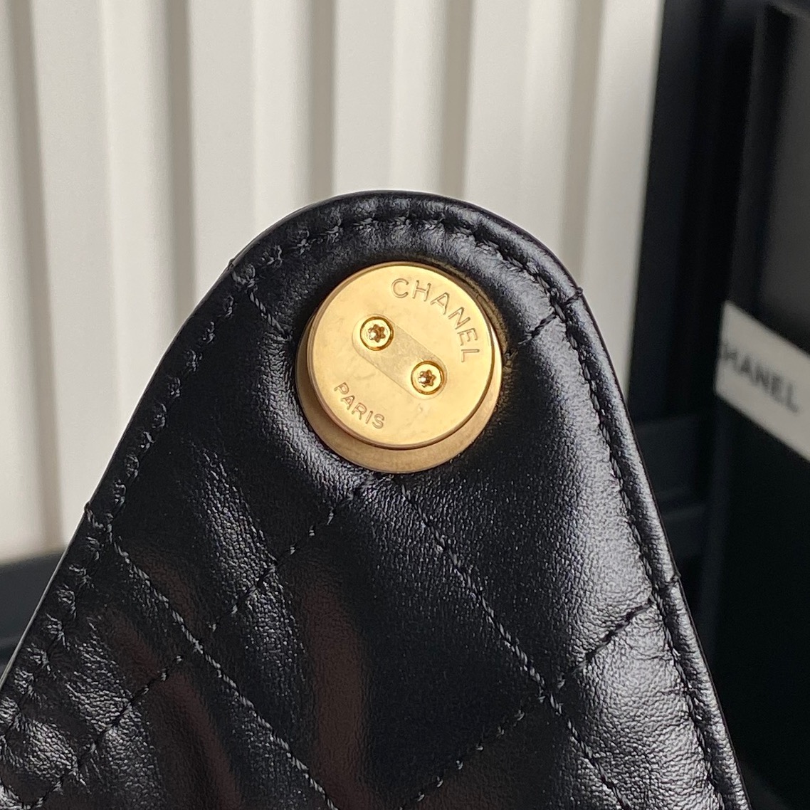 [TOP] CHANEL Hobo Shopping Bag Calfskin 26x30x14cm - Black