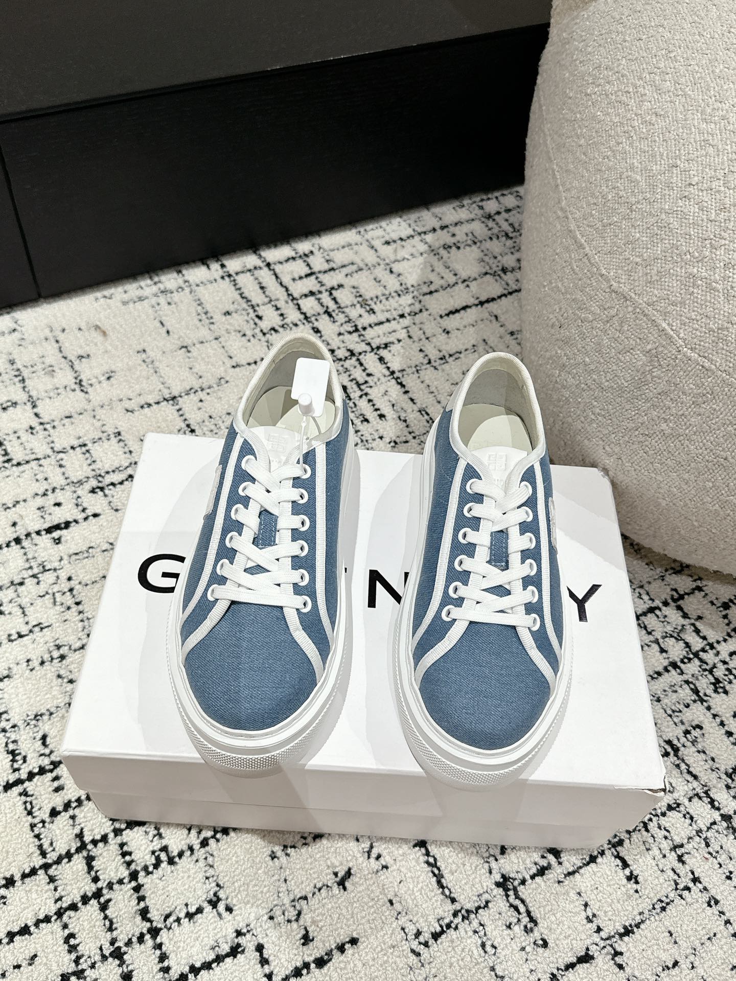 [TOP] GIVENCHY Casual Sports Shoes - 4 Colors