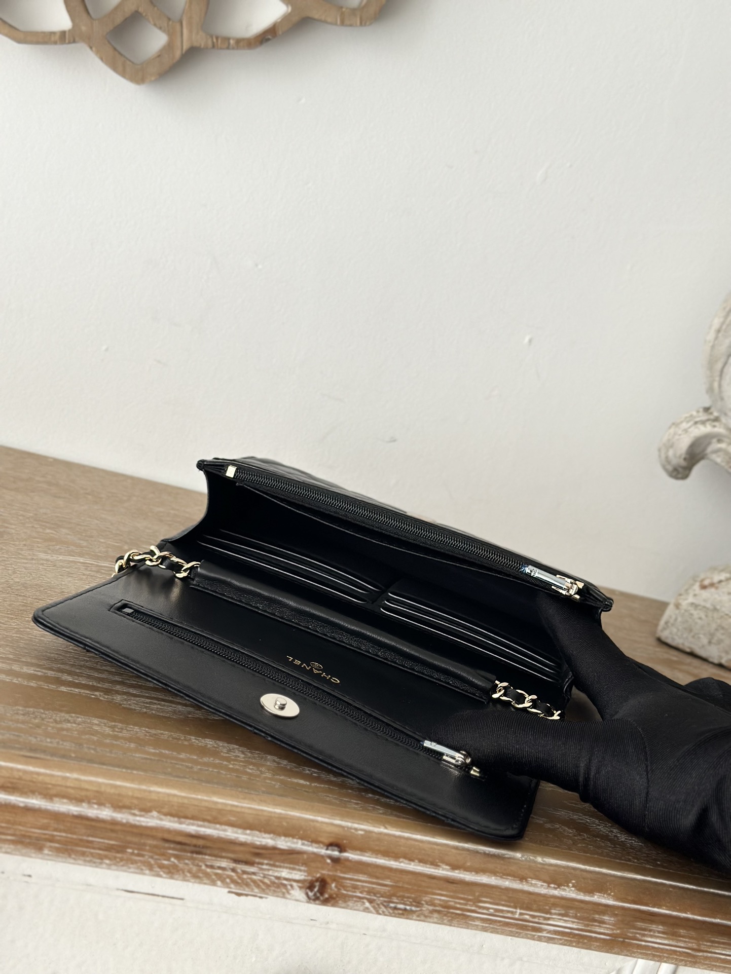 [TOP] CHANEL WOC Lambskin Bag 19 cm - Black