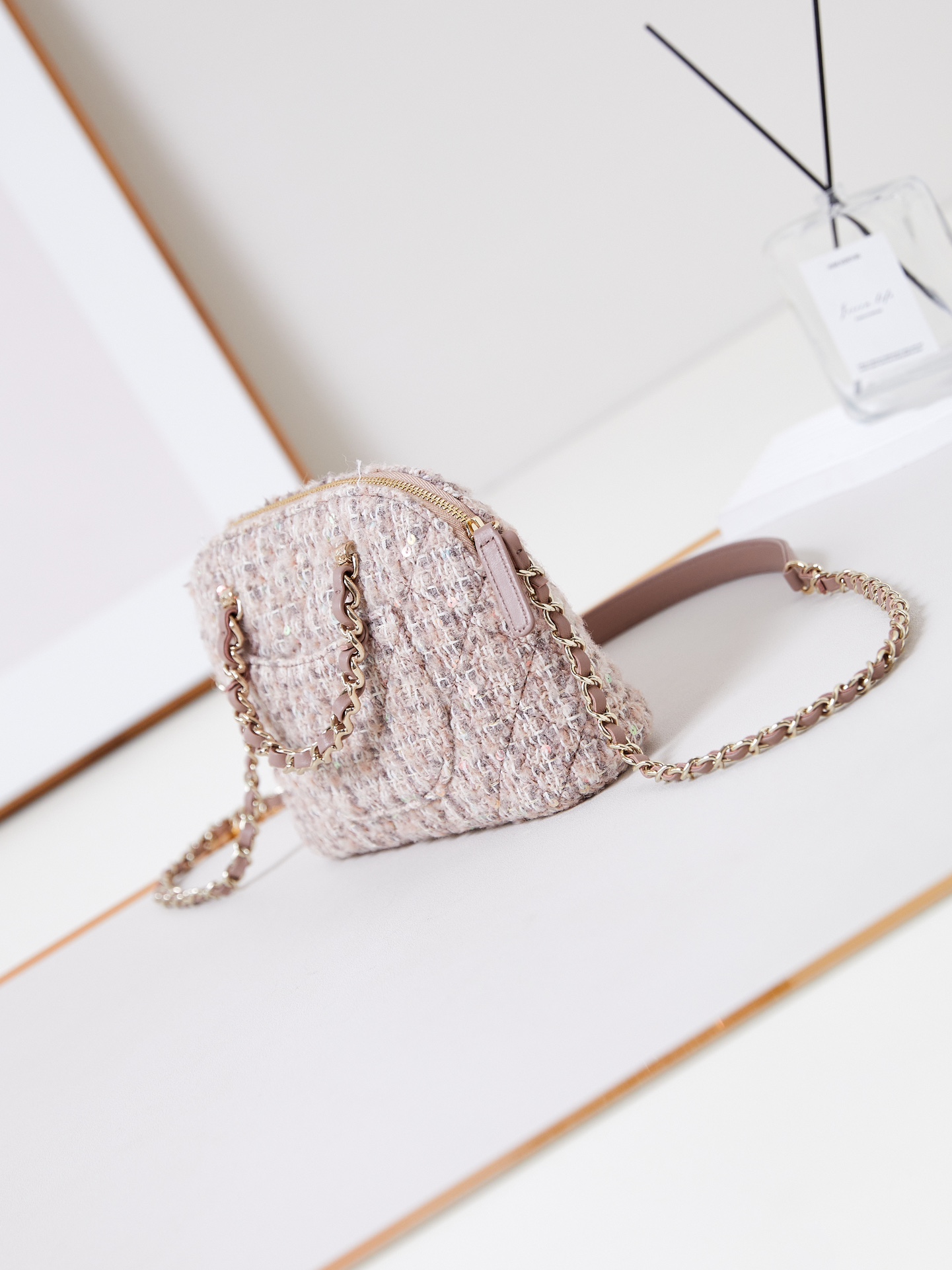 [TOP] CHANEL Shell Bag 15x20x6cm - Pink
