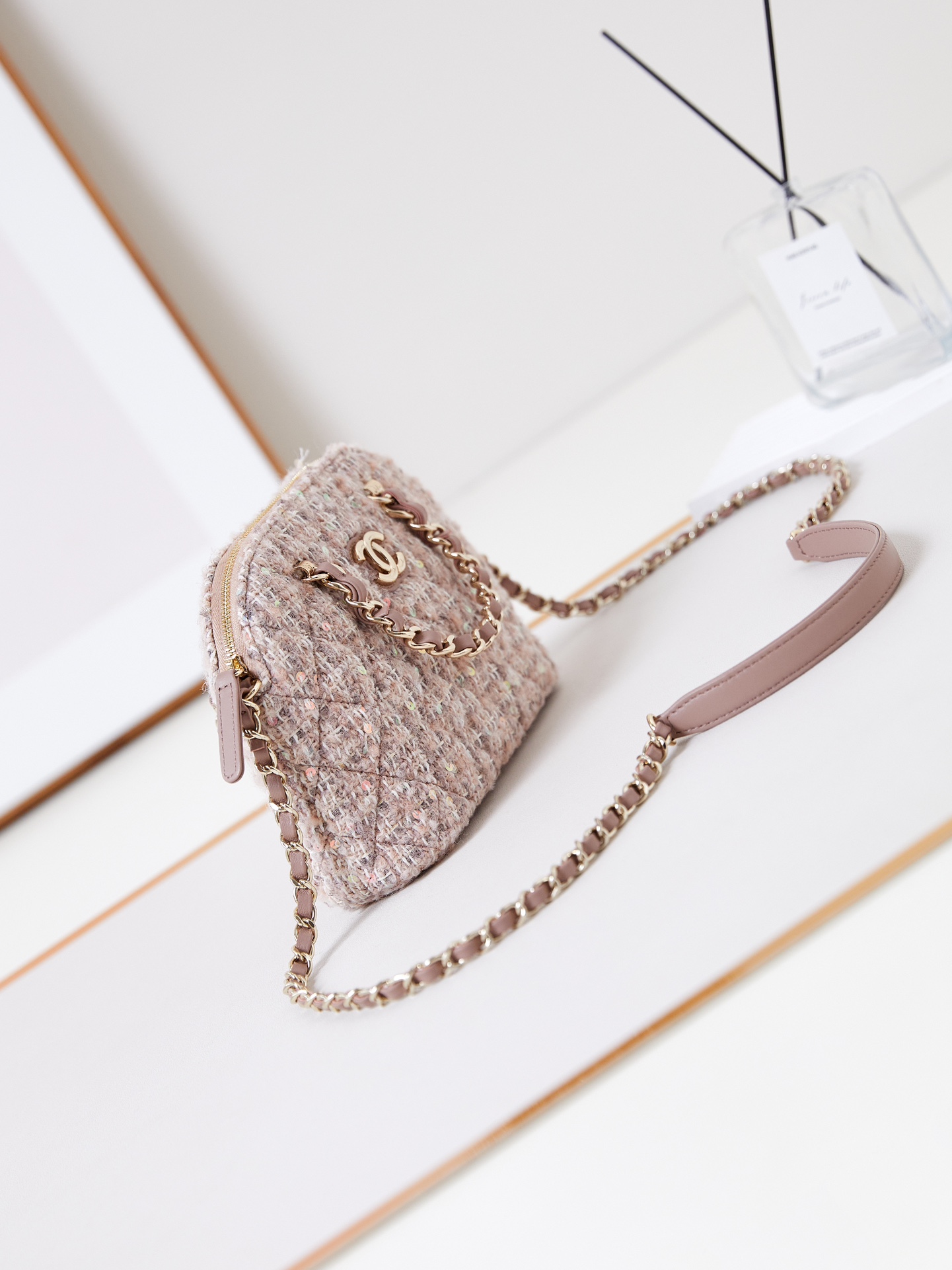 [TOP] CHANEL Shell Bag 15x20x6cm - Pink