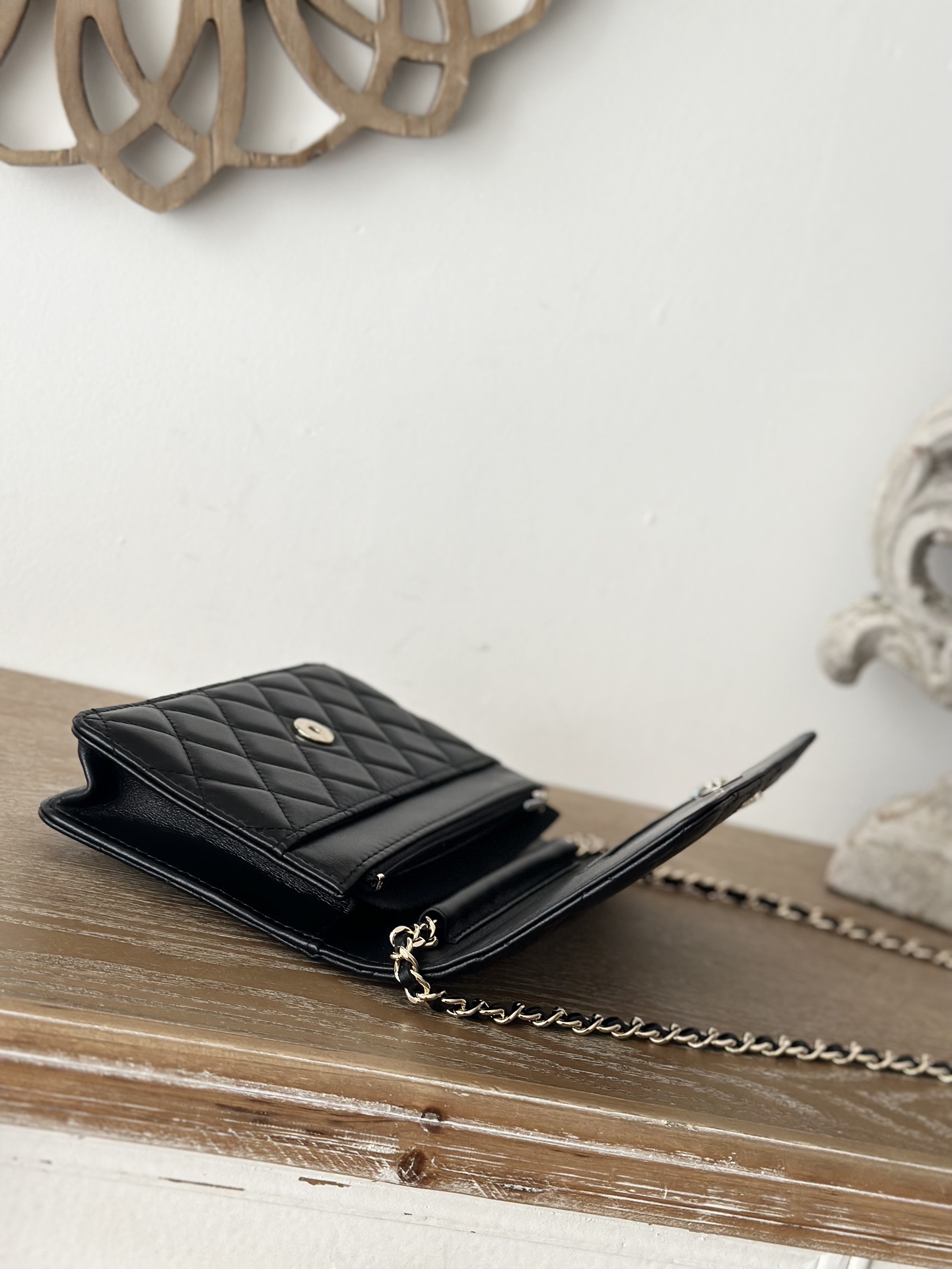 [TOP] CHANEL WOC Lambskin Bag 19 cm - Black