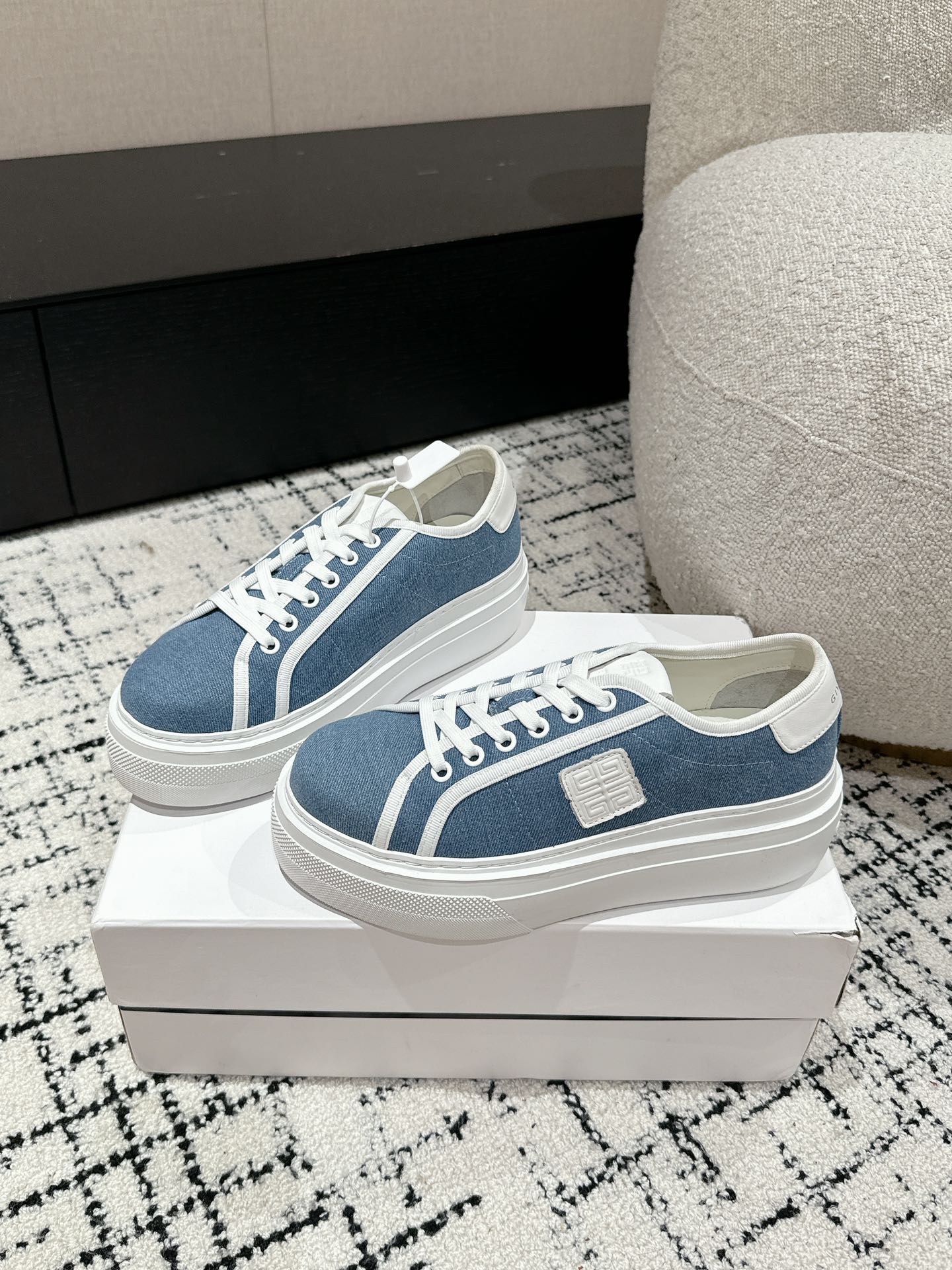 [TOP] GIVENCHY Casual Sports Shoes - 4 Colors