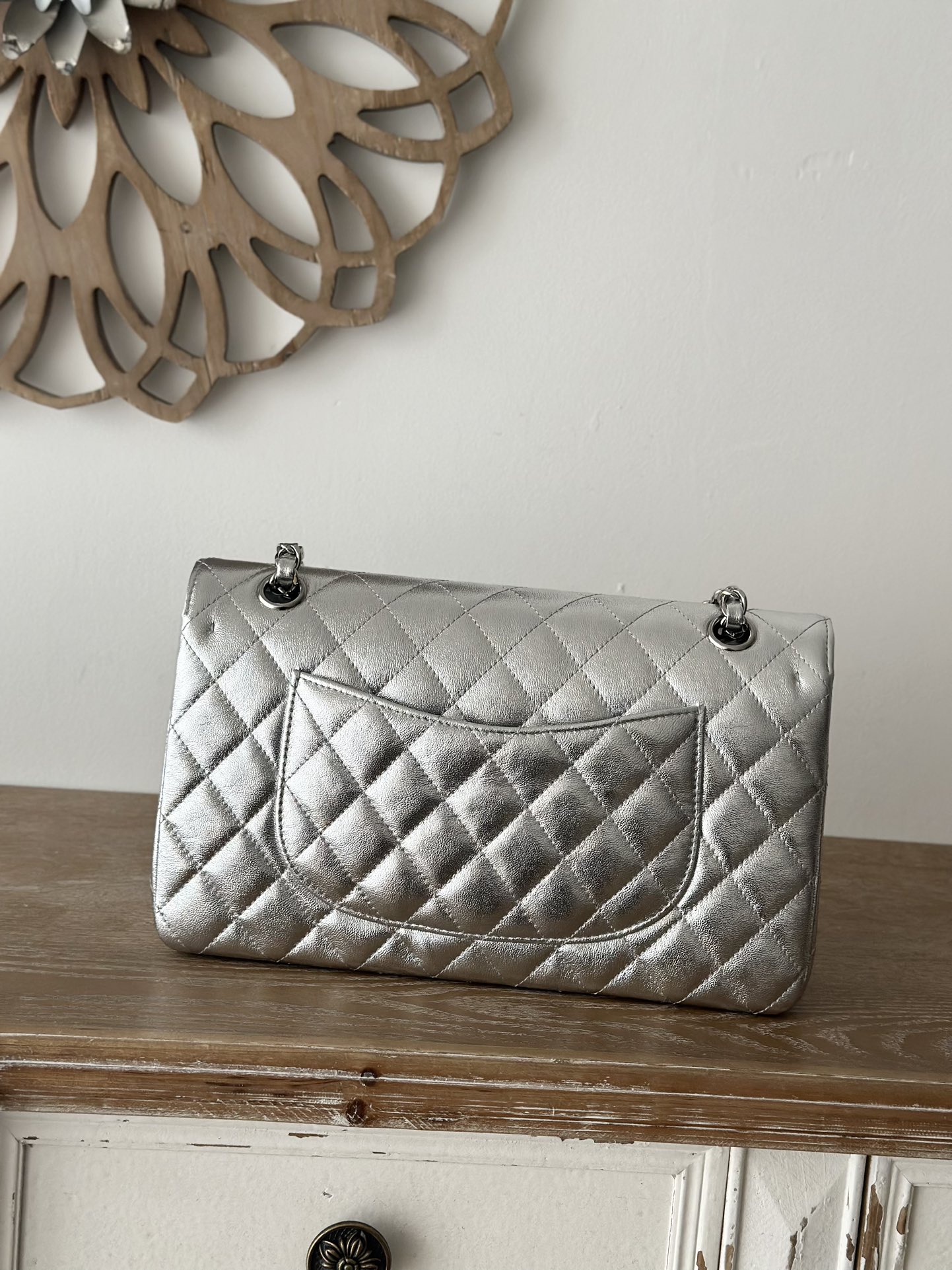 [TOP] CHANEL Classic Flap Bag Lambskin Medium 25cm – Silver