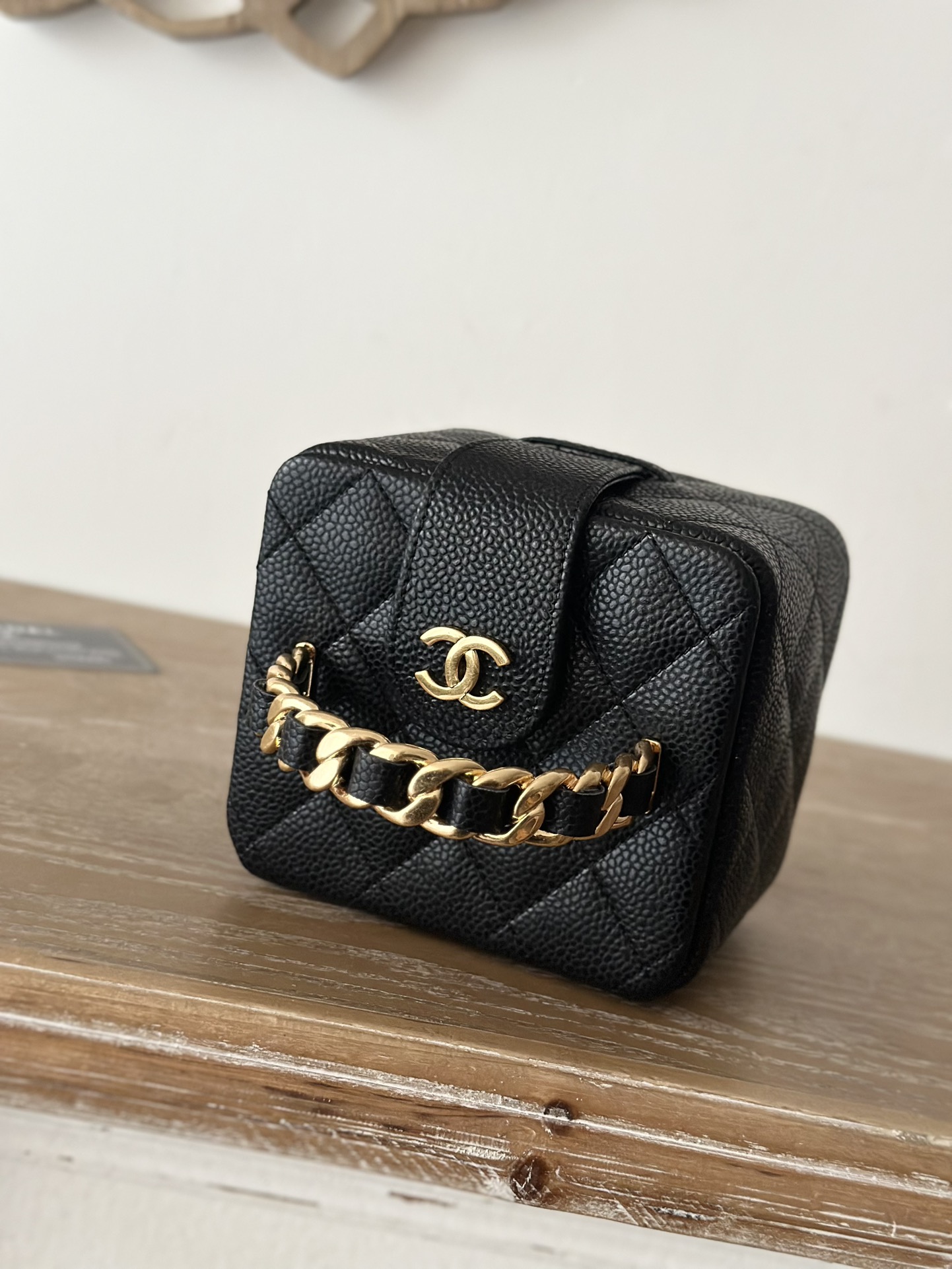 [TOP] CHANEL Vanity Case Calfskin 8.5x11x9.5cm/8.5x22x10cm - Black