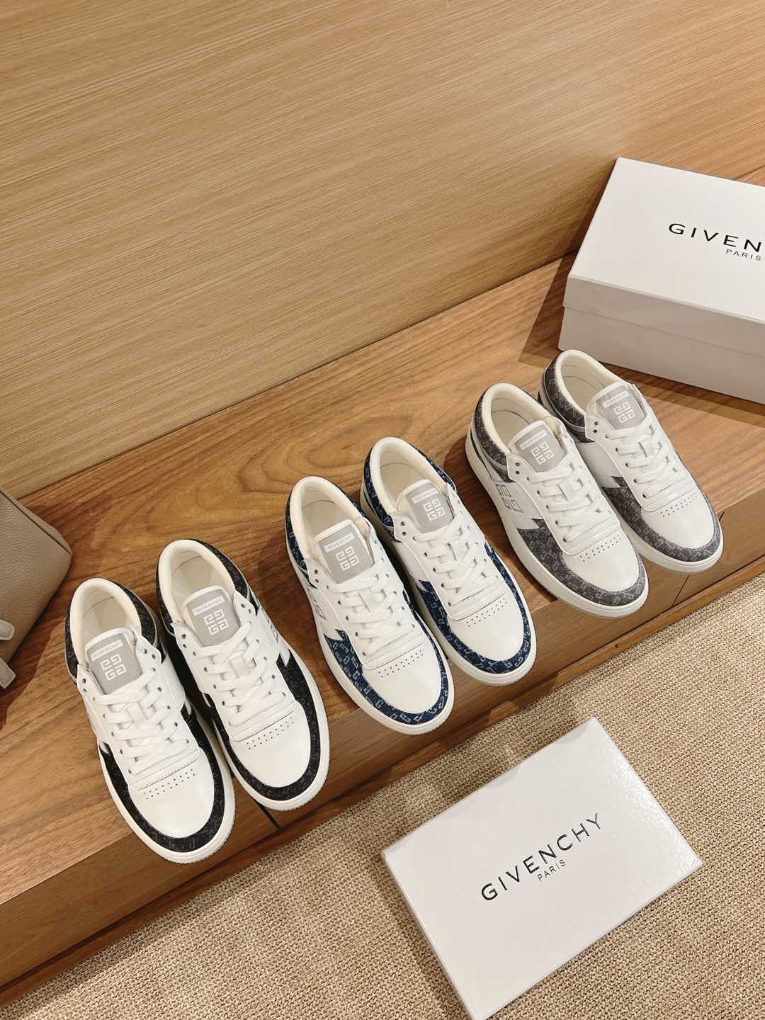 [TOP] GIVENCHY Leather Sneakers - 3 Colors