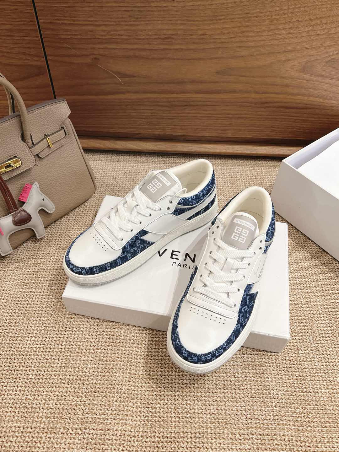 [TOP] GIVENCHY Leather Sneakers - 3 Colors