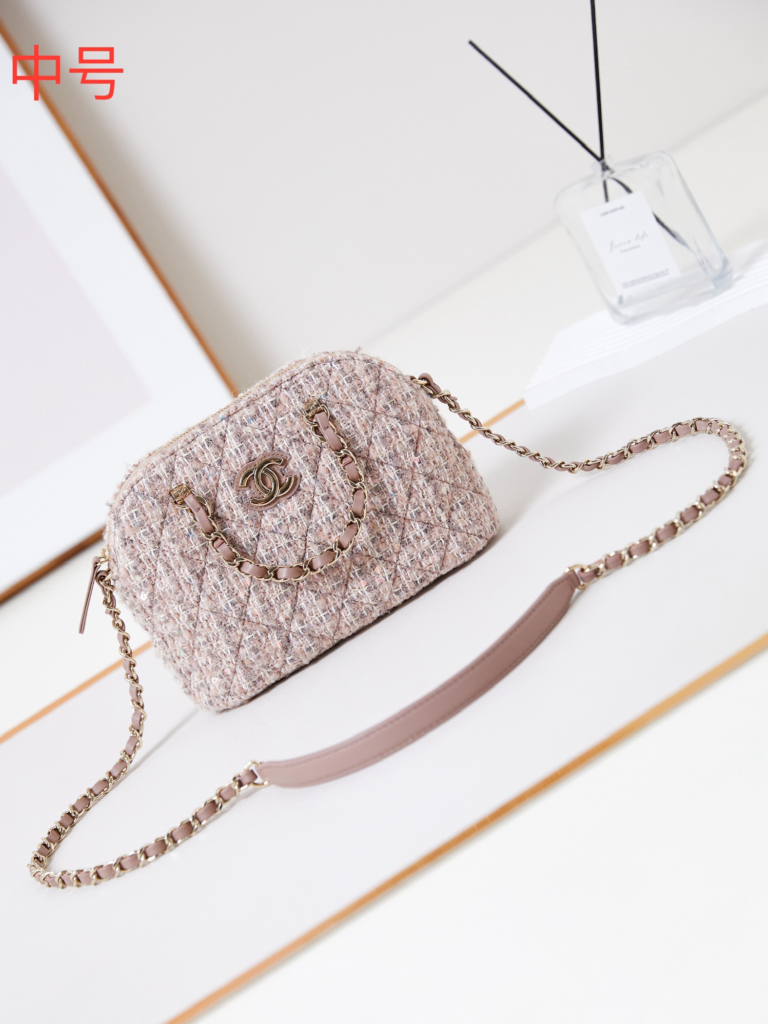 [TOP] CHANEL Shell Bag 15x20x6cm - Pink