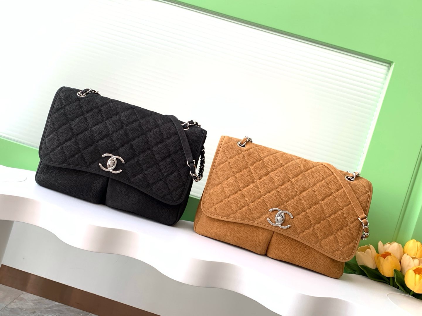 [TOP] CHANEL Vintage Chain Bag with Pockets 25×35×10cm -2 Color