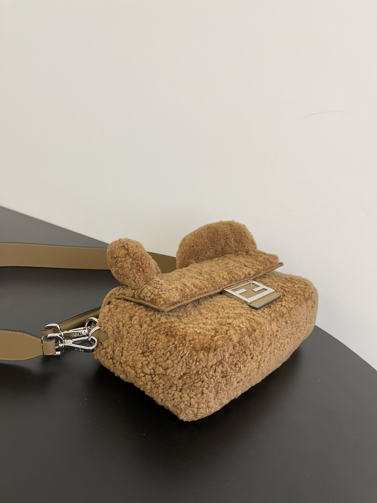 [TOP] FENDI Teddy Bear Baguette Bag 27x6x15cm - Brown
