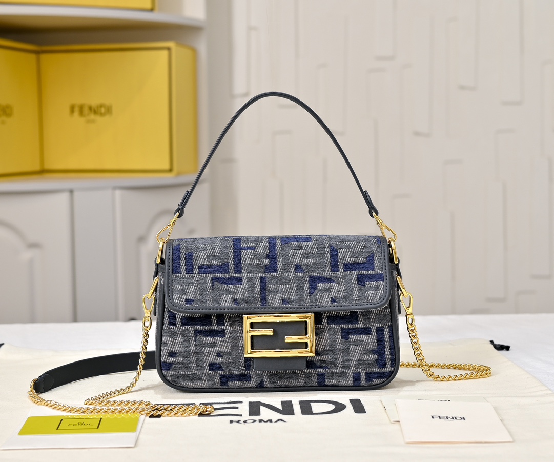 [TOP] FENDI Baguette Bag 2 Sizes - Blue