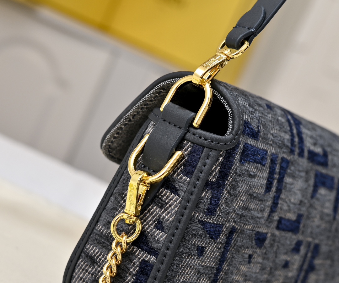 [TOP] FENDI Baguette Bag 2 Sizes - Blue