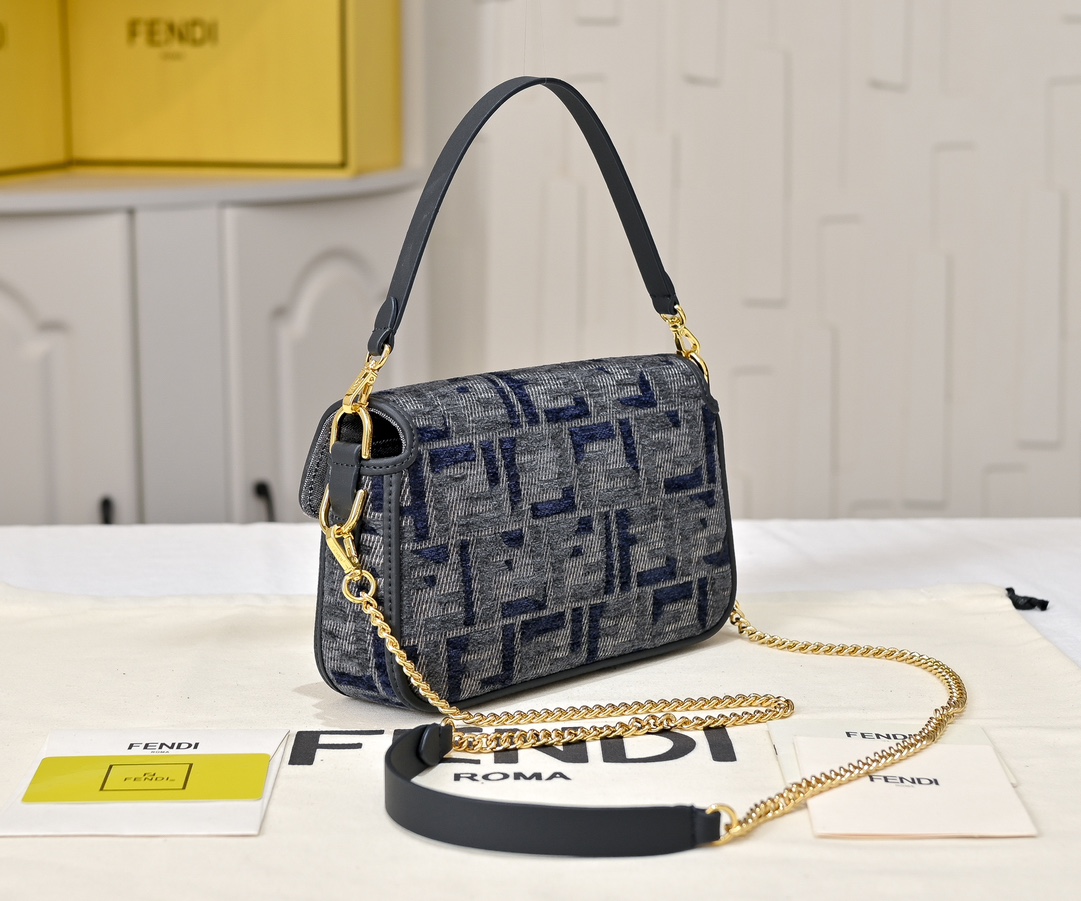 [TOP] FENDI Baguette Bag 2 Sizes - Blue
