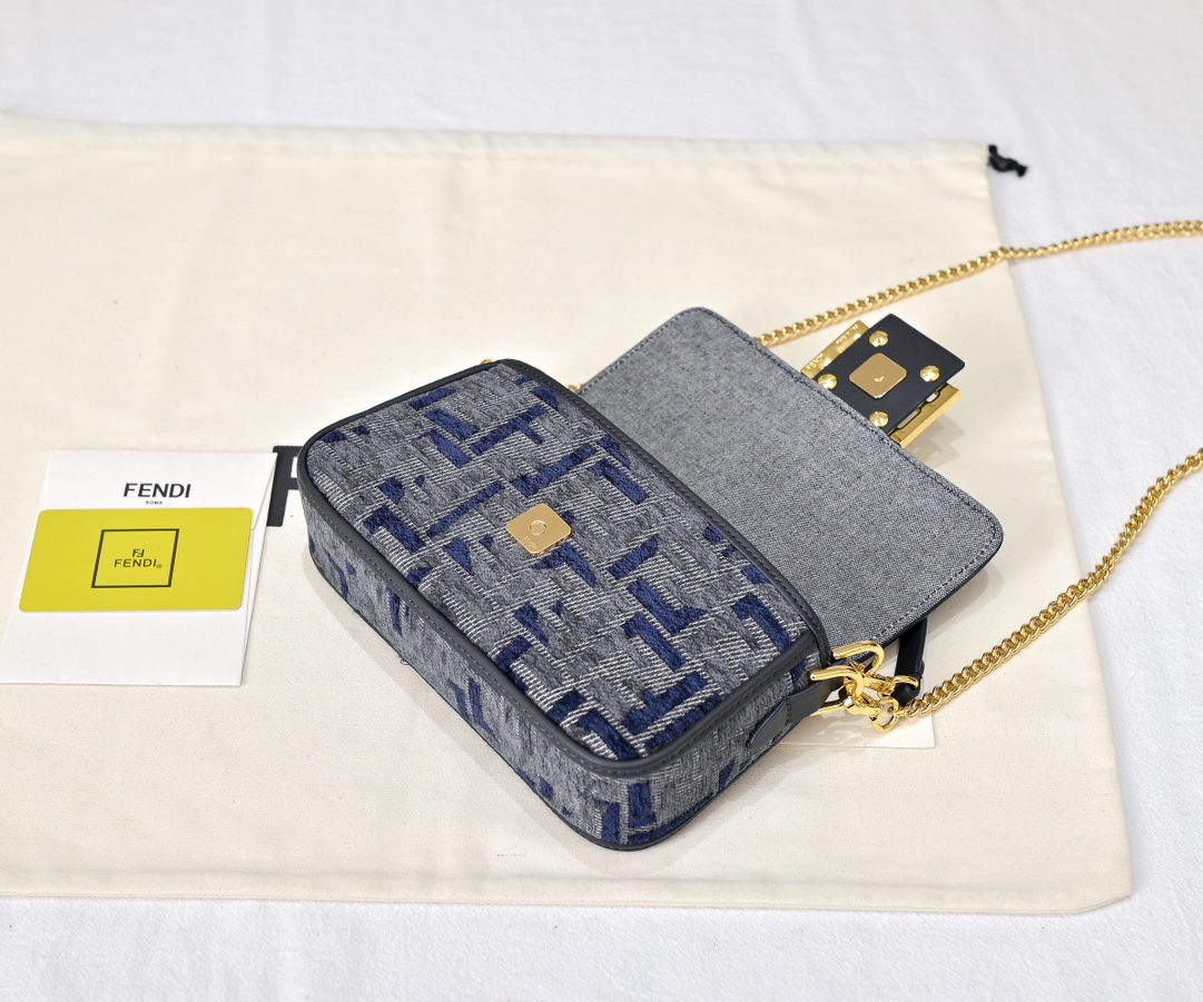[TOP] FENDI Baguette Bag 2 Sizes - Blue