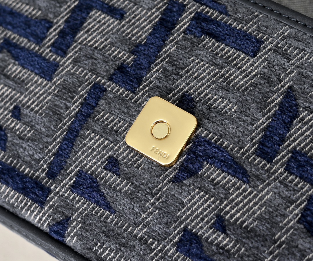 [TOP] FENDI Baguette Bag 2 Sizes - Blue