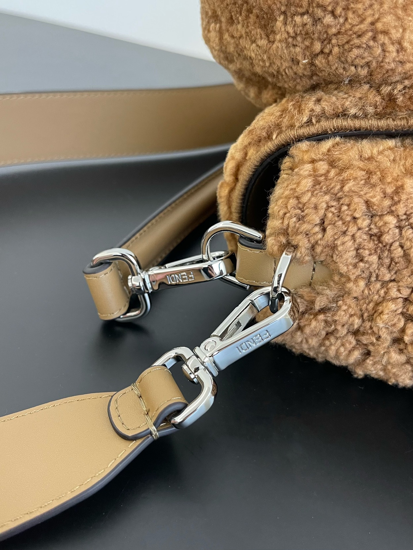 [TOP] FENDI Teddy Bear Baguette Bag 27x6x15cm - Brown