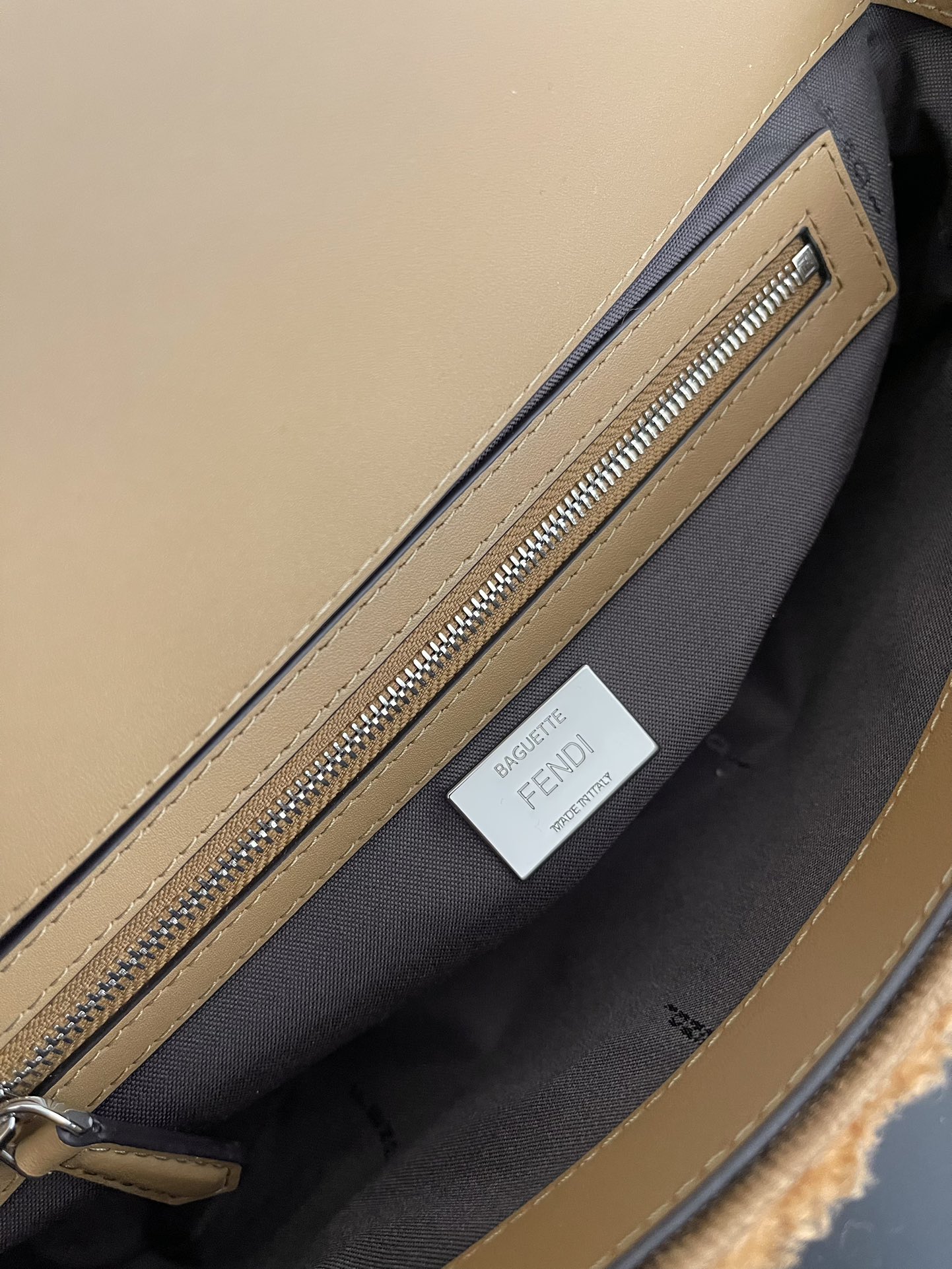 [TOP] FENDI Teddy Bear Baguette Bag 27x6x15cm - Brown