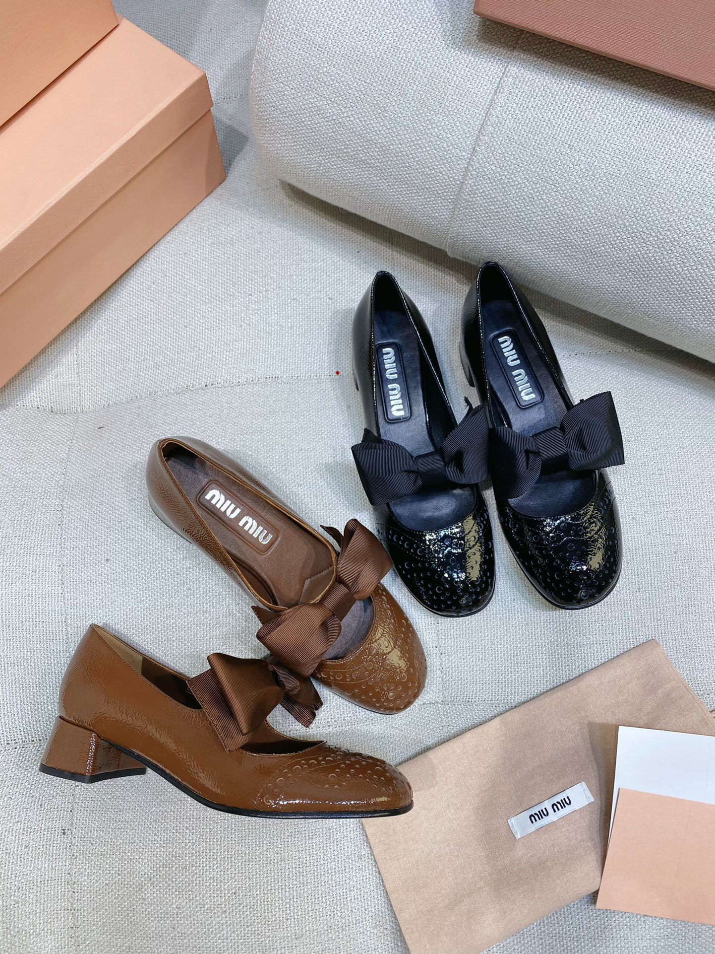 [TOP] Miu Miu Mary Jane Shoes Single Shoes Varnished Sheepskin - 2 Color