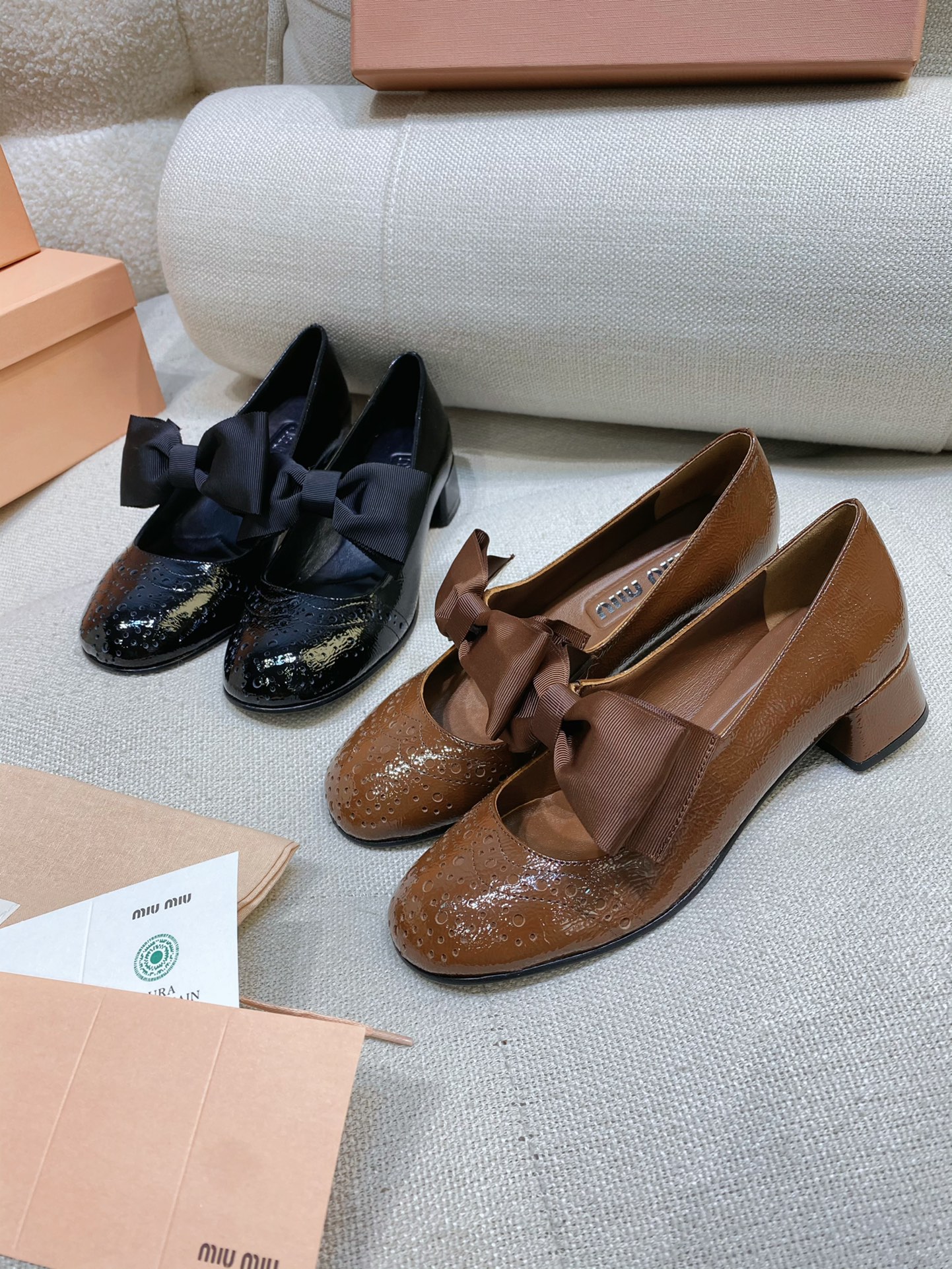 [TOP] Miu Miu Mary Jane Shoes Single Shoes Varnished Sheepskin - 2 Color