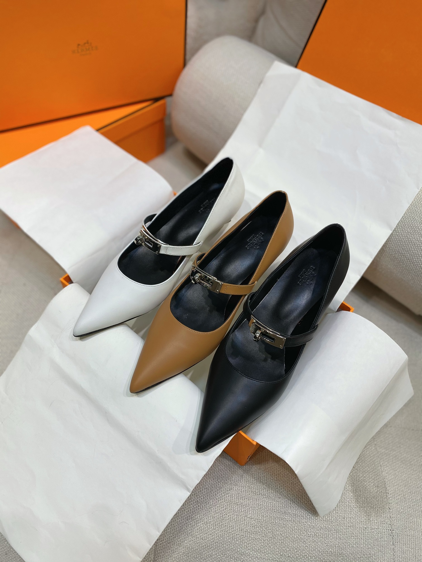 [TOP] HERMES Pointed Low Heel Shoes - 3 Colors