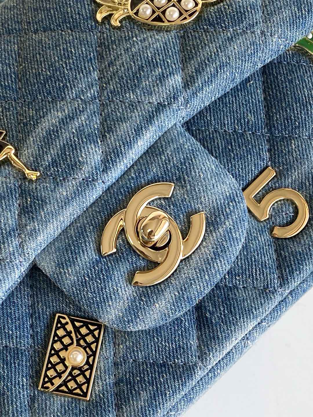 [TOP] CHANEL Denim Flap Bag with Badge 20cm/25cm - Denim Blue