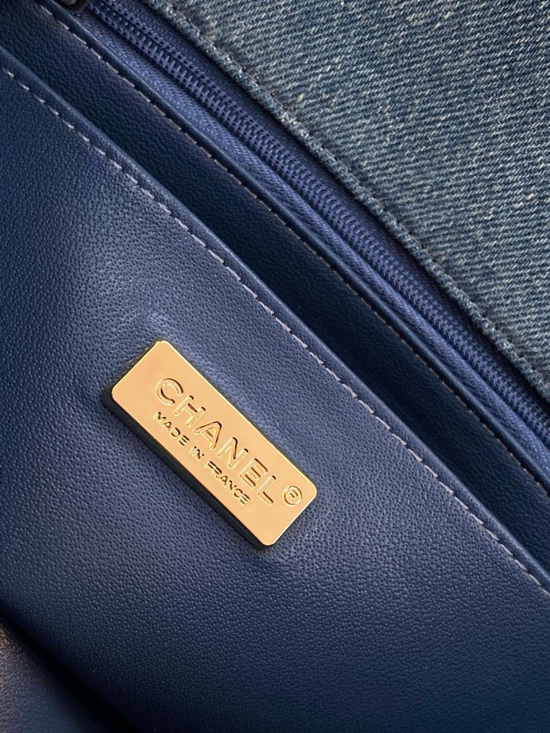 [TOP] CHANEL Denim Flap Bag with Badge 20cm/25cm - Denim Blue