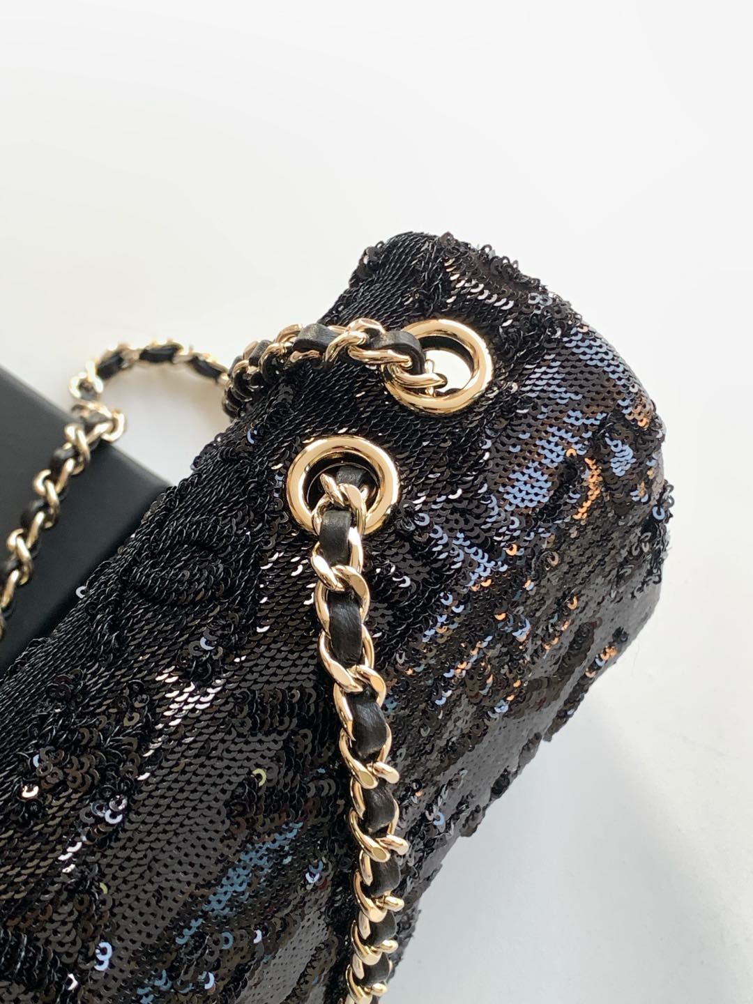 [TOP] CHANEL Sequin Logo Printed Flap Bag 20cm - Black