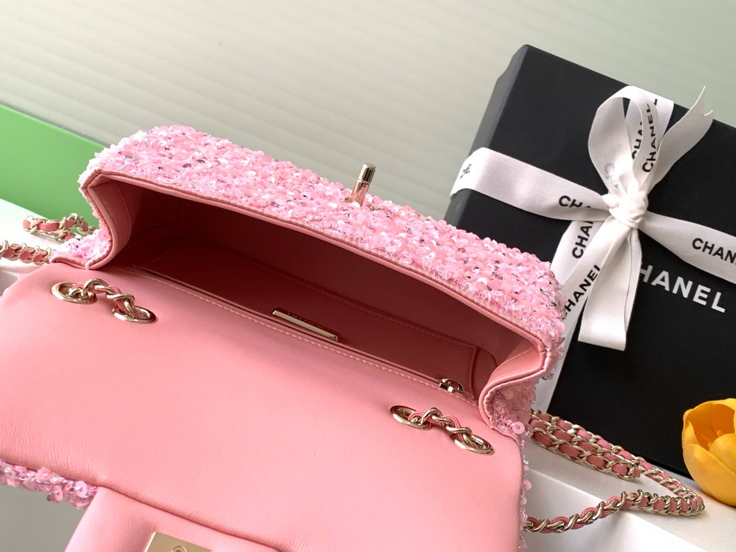 [TOP] CHANEL Sequin Flap Bag 20cm - Pink/Beige