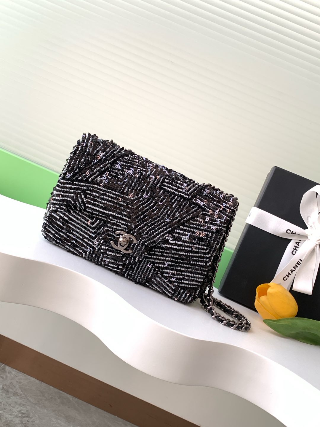[TOP] CHANEL White Sequin Flap Bag 20cm - Black