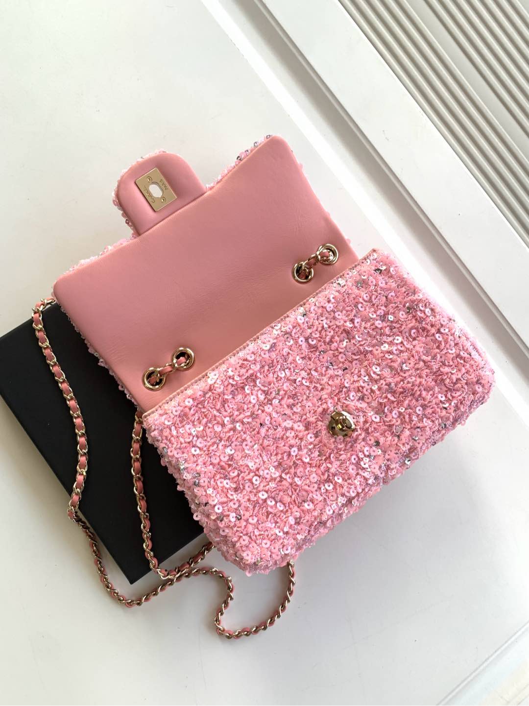 [TOP] CHANEL Sequin Flap Bag 20cm - Pink/Beige