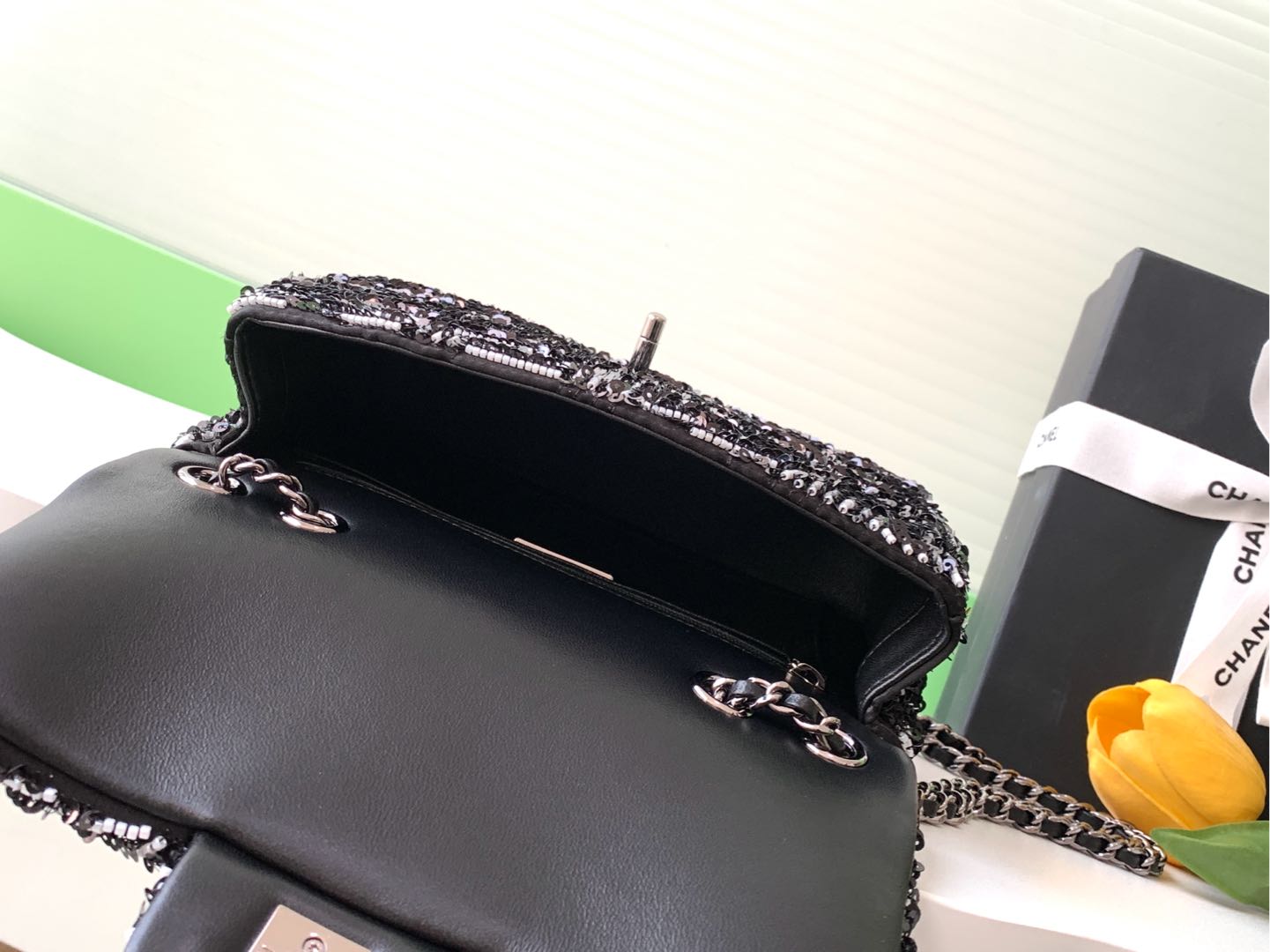 [TOP] CHANEL White Sequin Flap Bag 20cm - Black