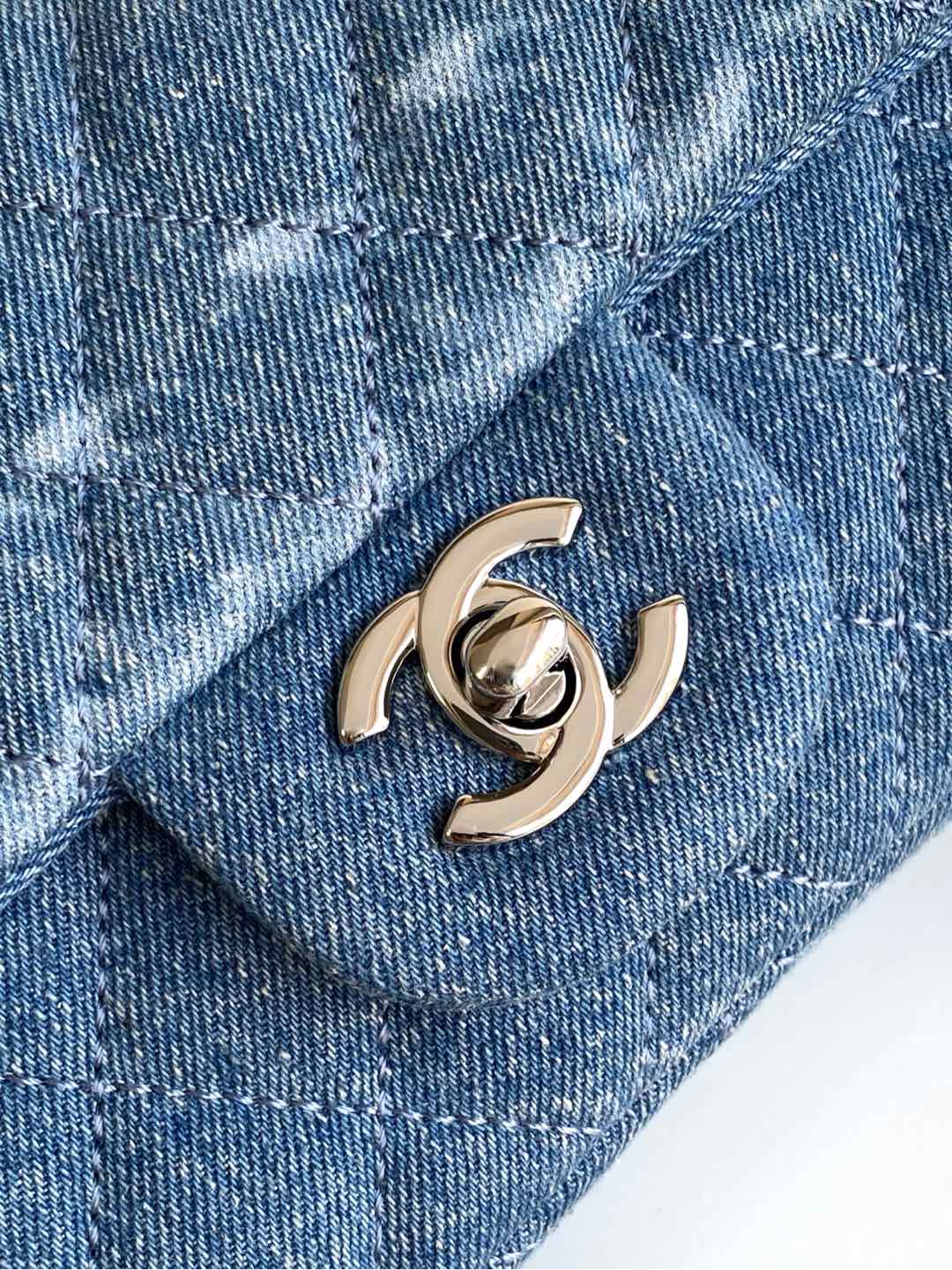 [TOP] CHANEL Printed Flap Bag 20cm/25cm - Denim