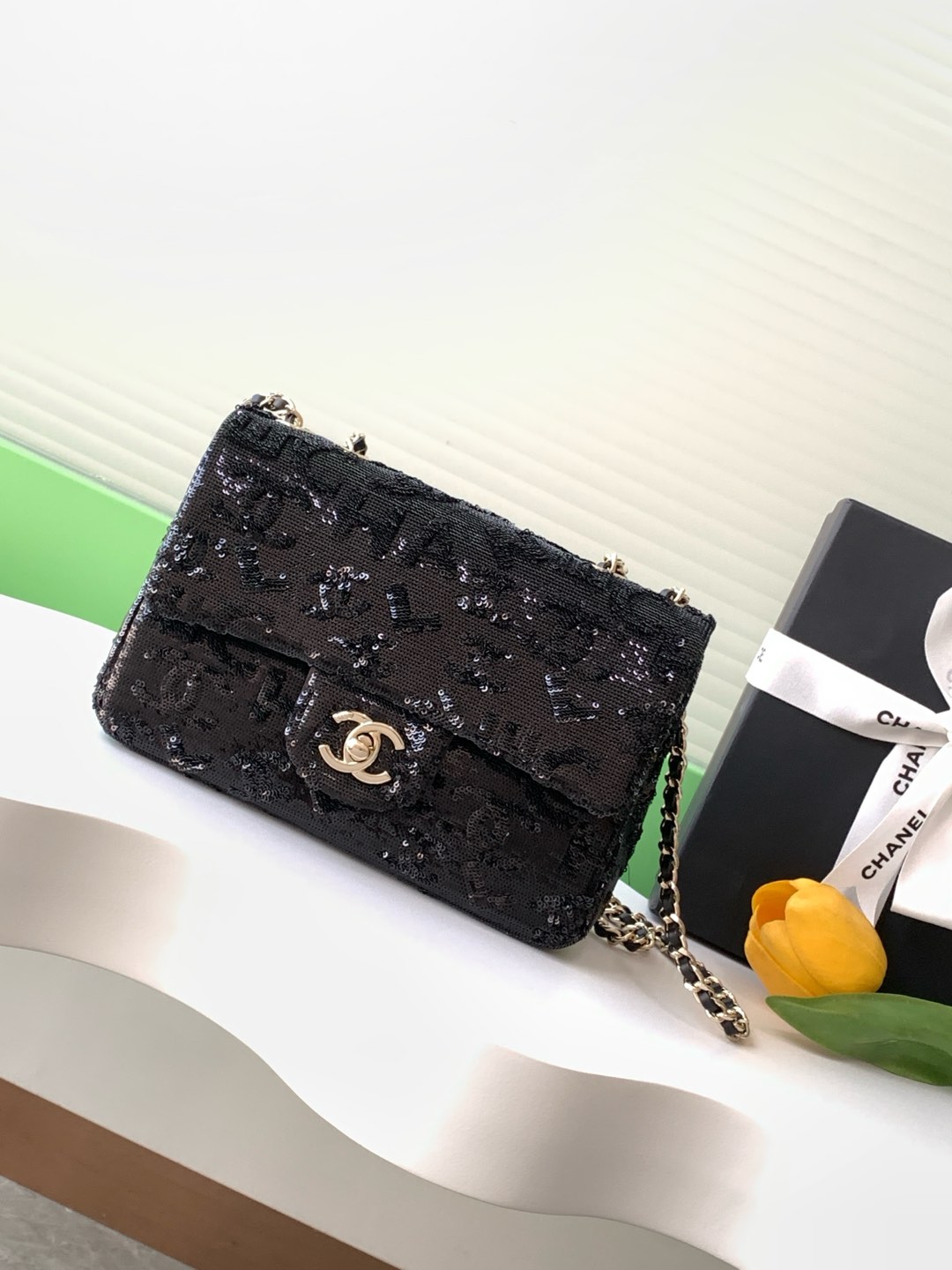 [TOP] CHANEL Sequin Logo Printed Flap Bag 20cm - Black