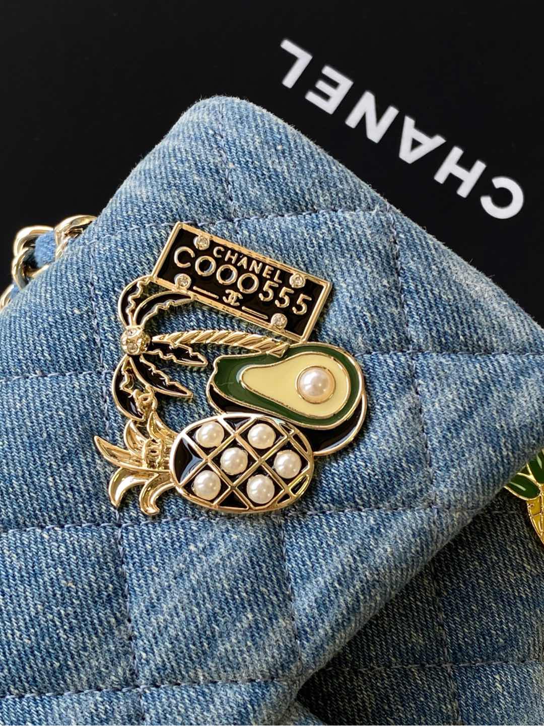 [TOP] CHANEL Denim Flap Bag with Badge 20cm/25cm - Denim Blue