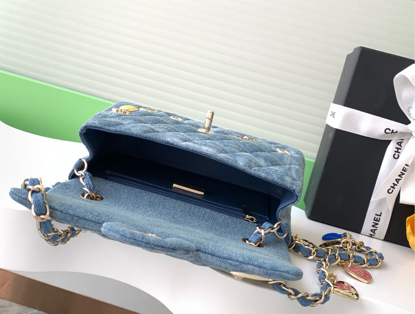 [TOP] CHANEL Denim Flap Bag with Badge 20cm/25cm - Denim Blue