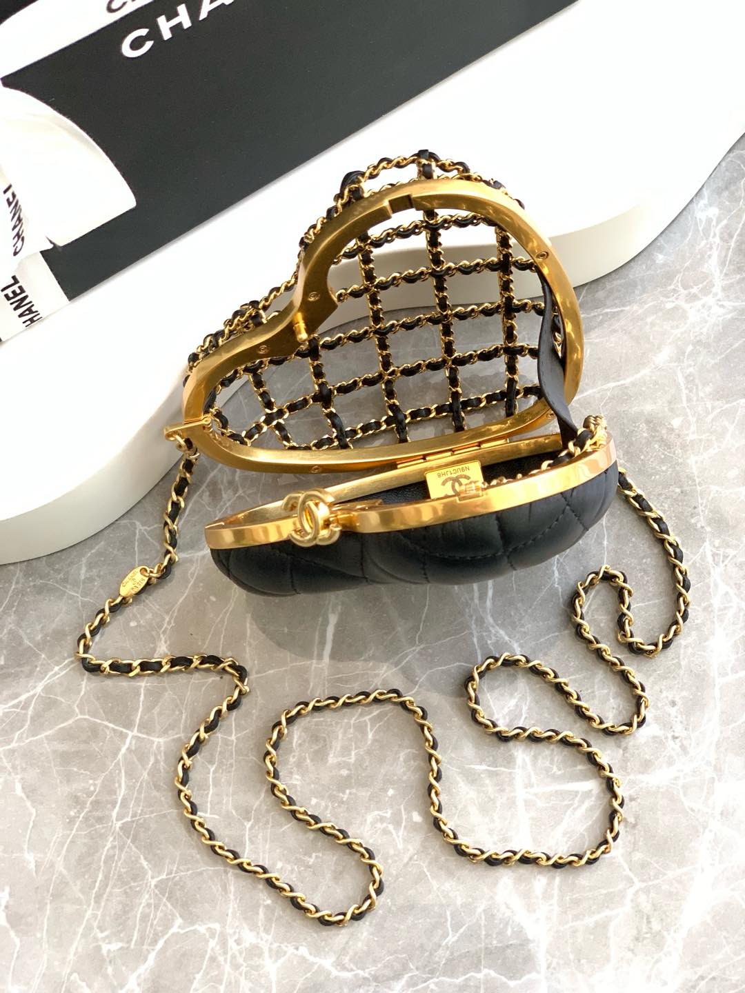 [TOP] CHANEL Heart Minaudière Hollow Bag Leather 12x11x3cm - Black/Gold