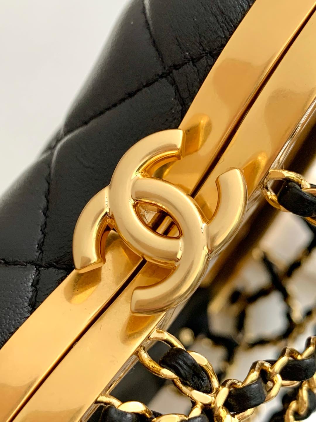 [TOP] CHANEL Heart Minaudière Hollow Bag Leather 12x11x3cm - Black/Gold