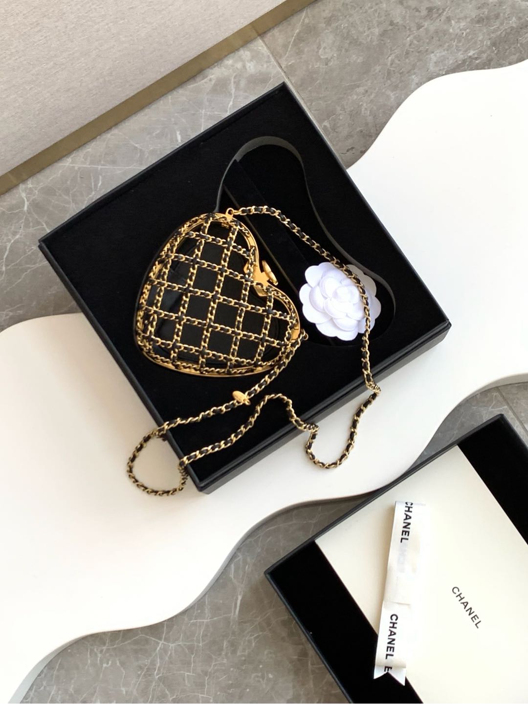 [TOP] CHANEL Heart Minaudière Hollow Bag Leather 12x11x3cm - Black/Gold