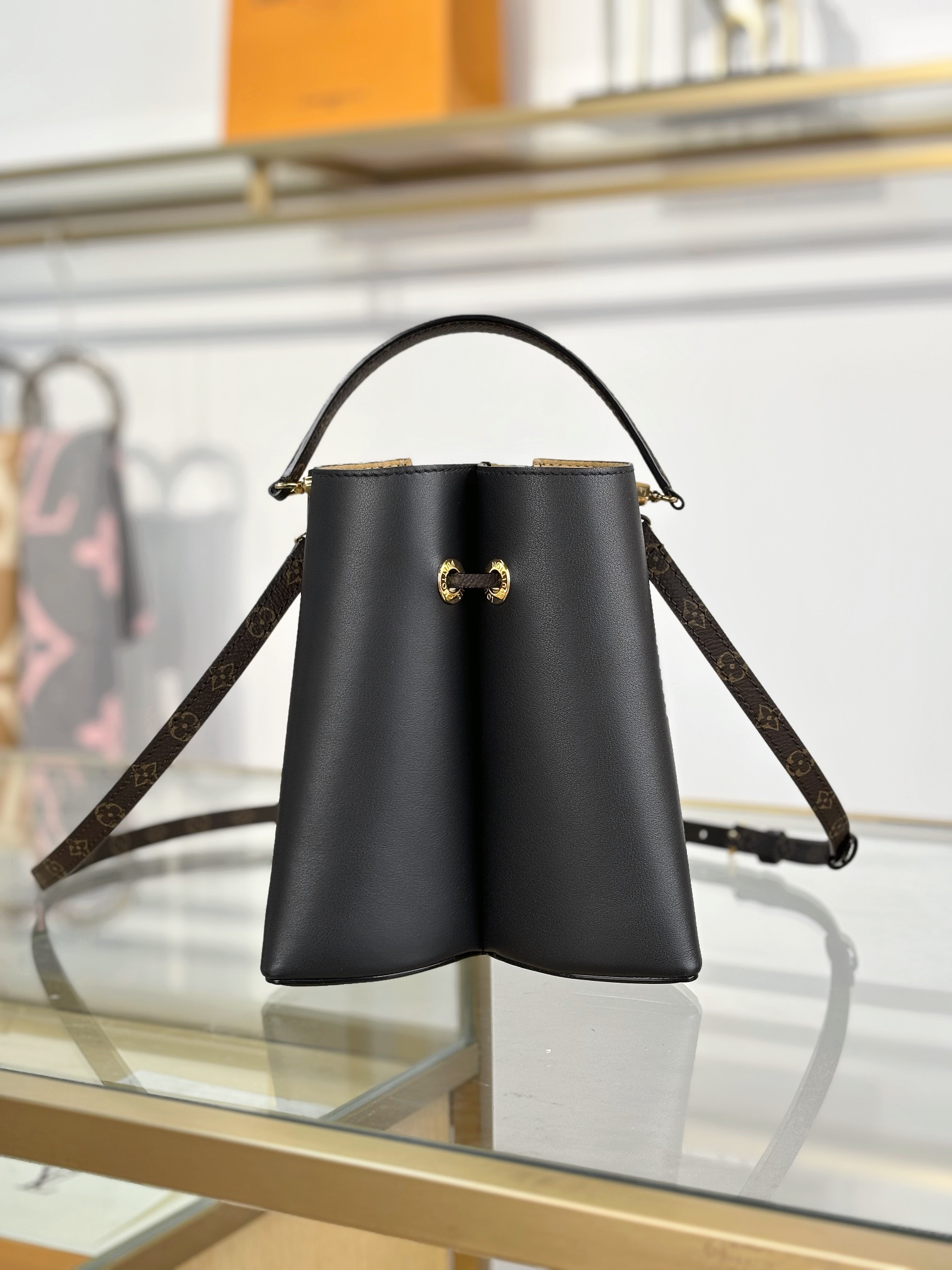 [TOP] Louis Vuitton LV BLOOM Bag 21x21x16cm - Black