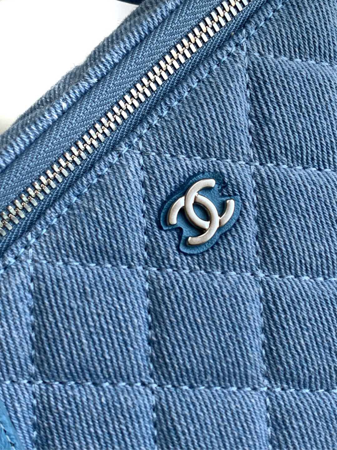 [TOP] CHANEL Vanity Case Denim 17×9.5×8cm - Blue