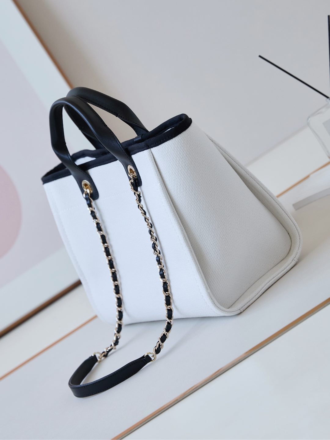 [TOP] CHANEL Deauville Bag 33cm - White with Black Handle