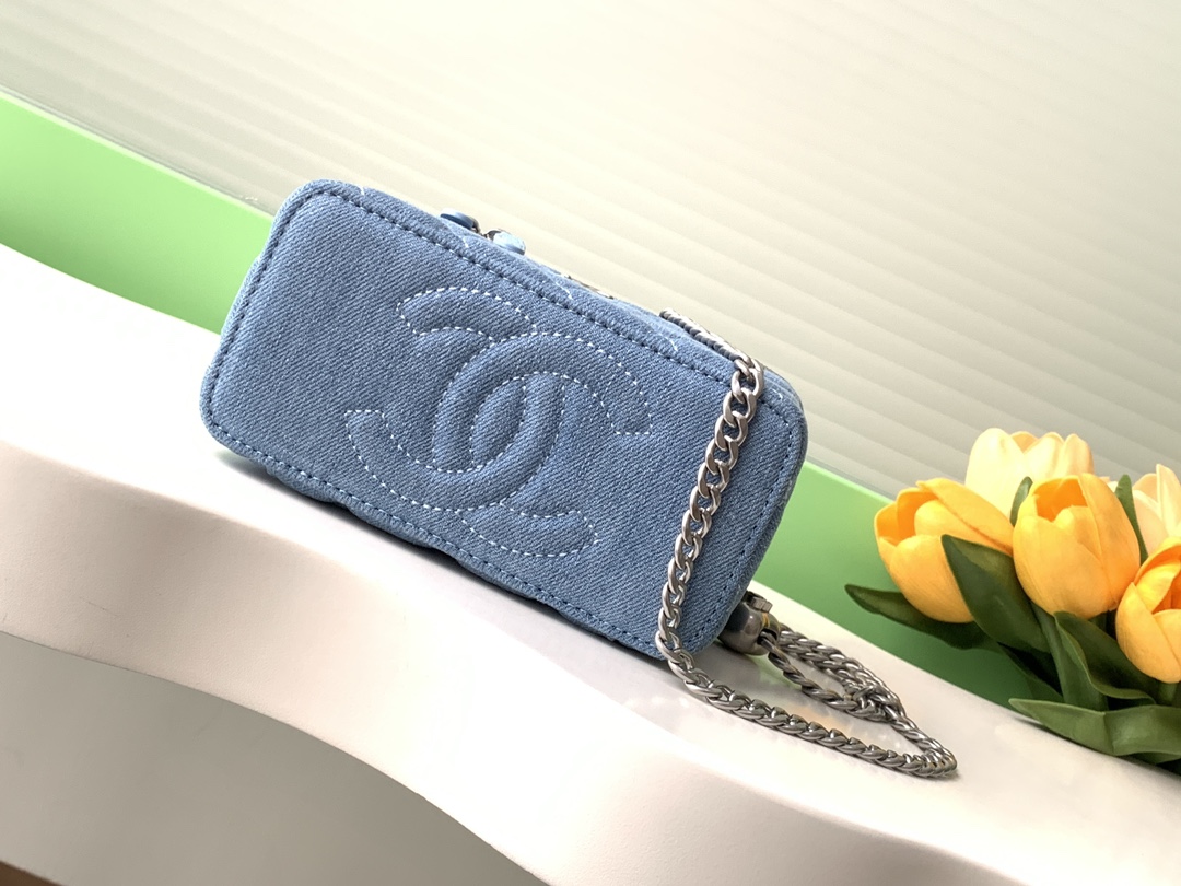 [TOP] CHANEL Vanity Case Denim with Heart Shape Adjustable Buckle 8.5x11x7cm/9.5x18x8cm - Blue