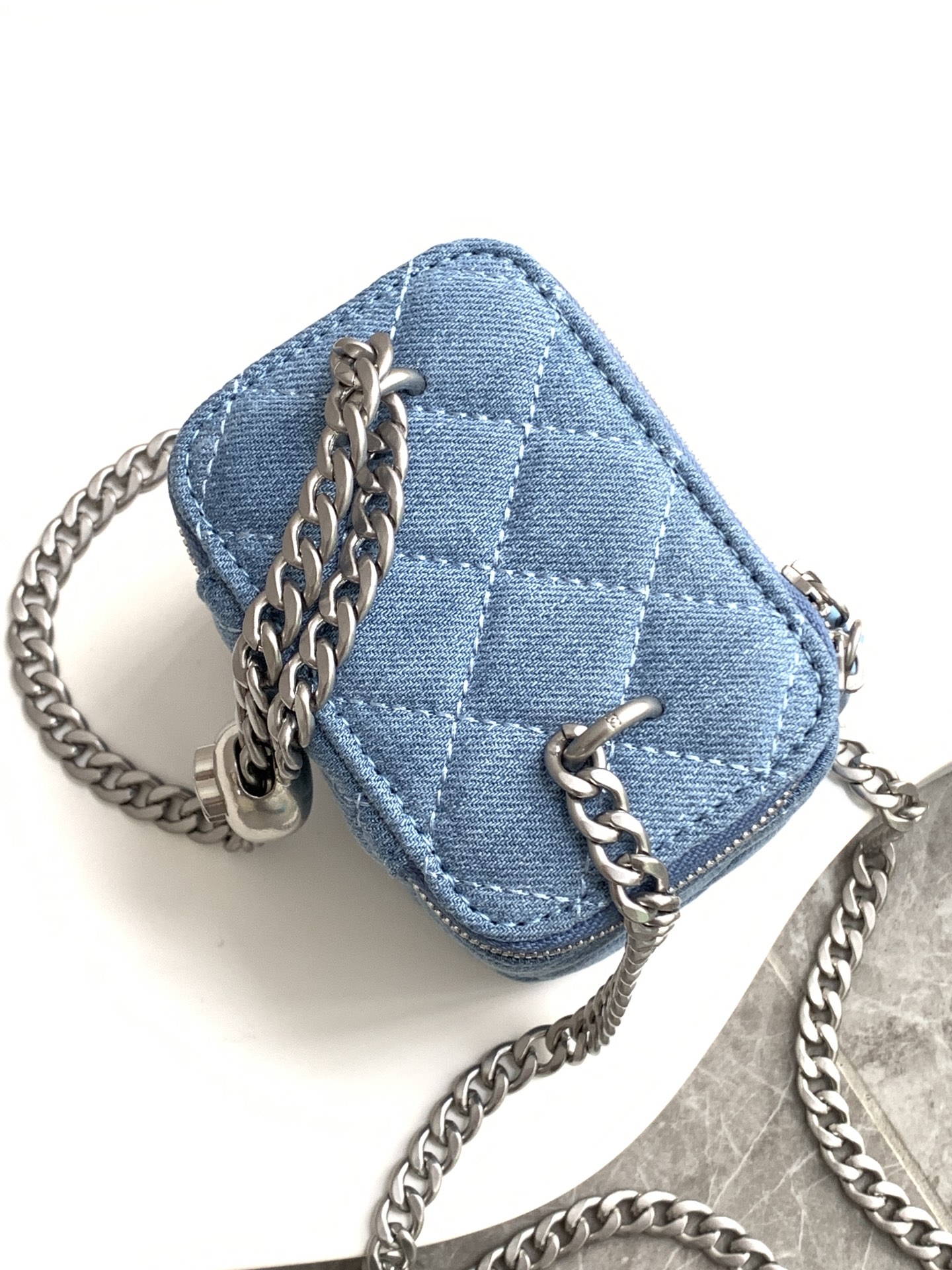 [TOP] CHANEL Vanity Case Denim with Heart Shape Adjustable Buckle 8.5x11x7cm/9.5x18x8cm - Blue